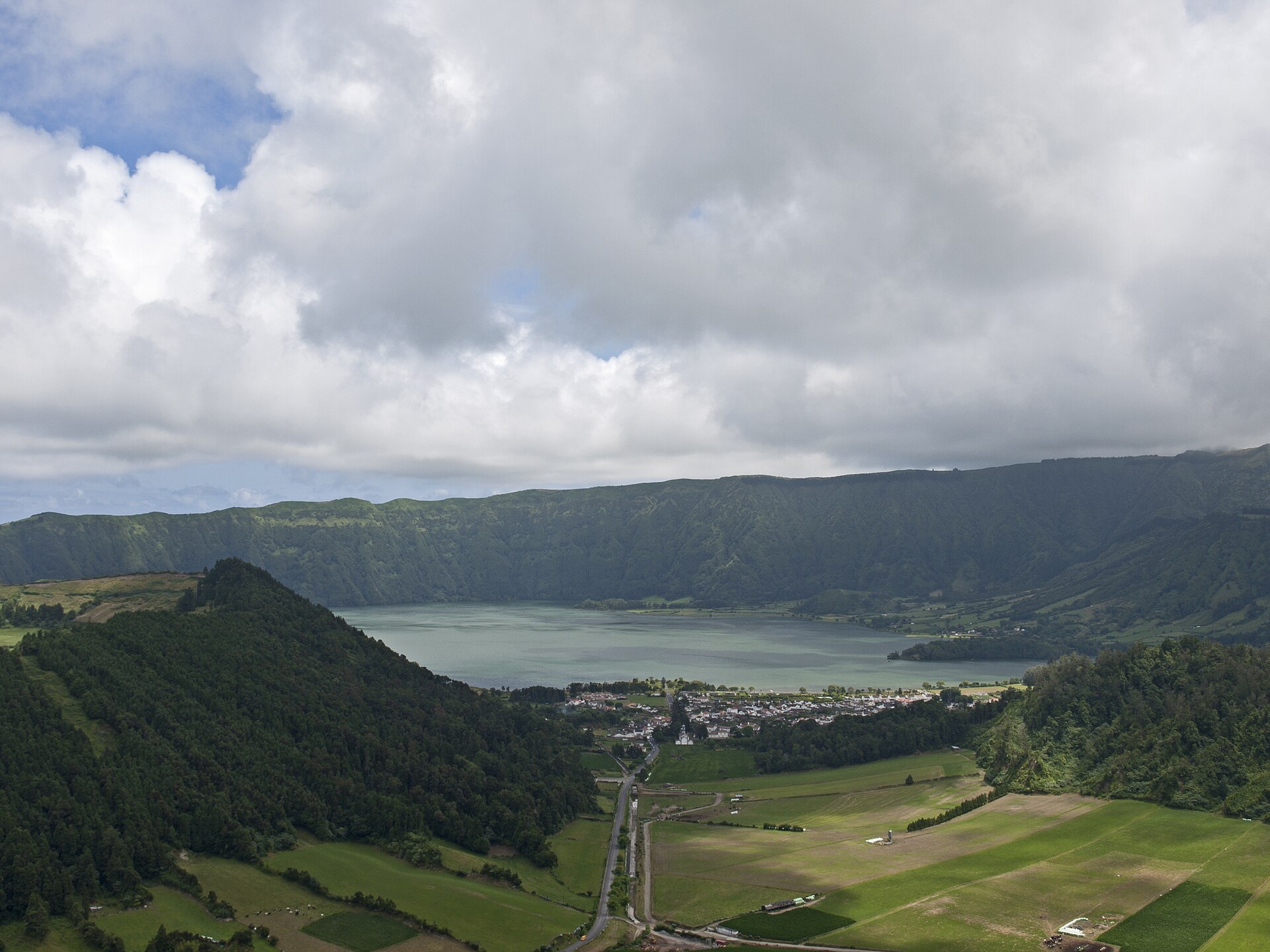 Azores: Crater Lakes & Geothermal Calm — photo 2