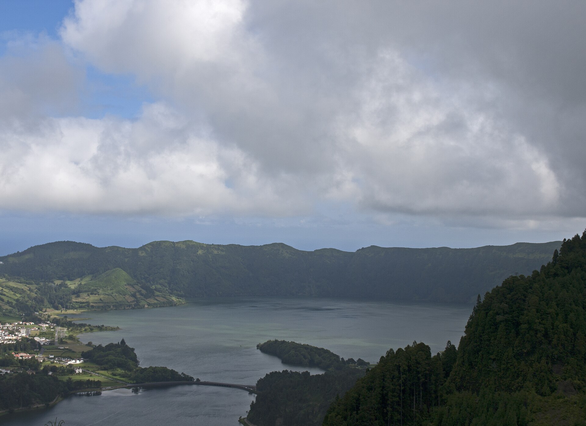 Azores: Crater Lakes & Geothermal Calm — photo 3