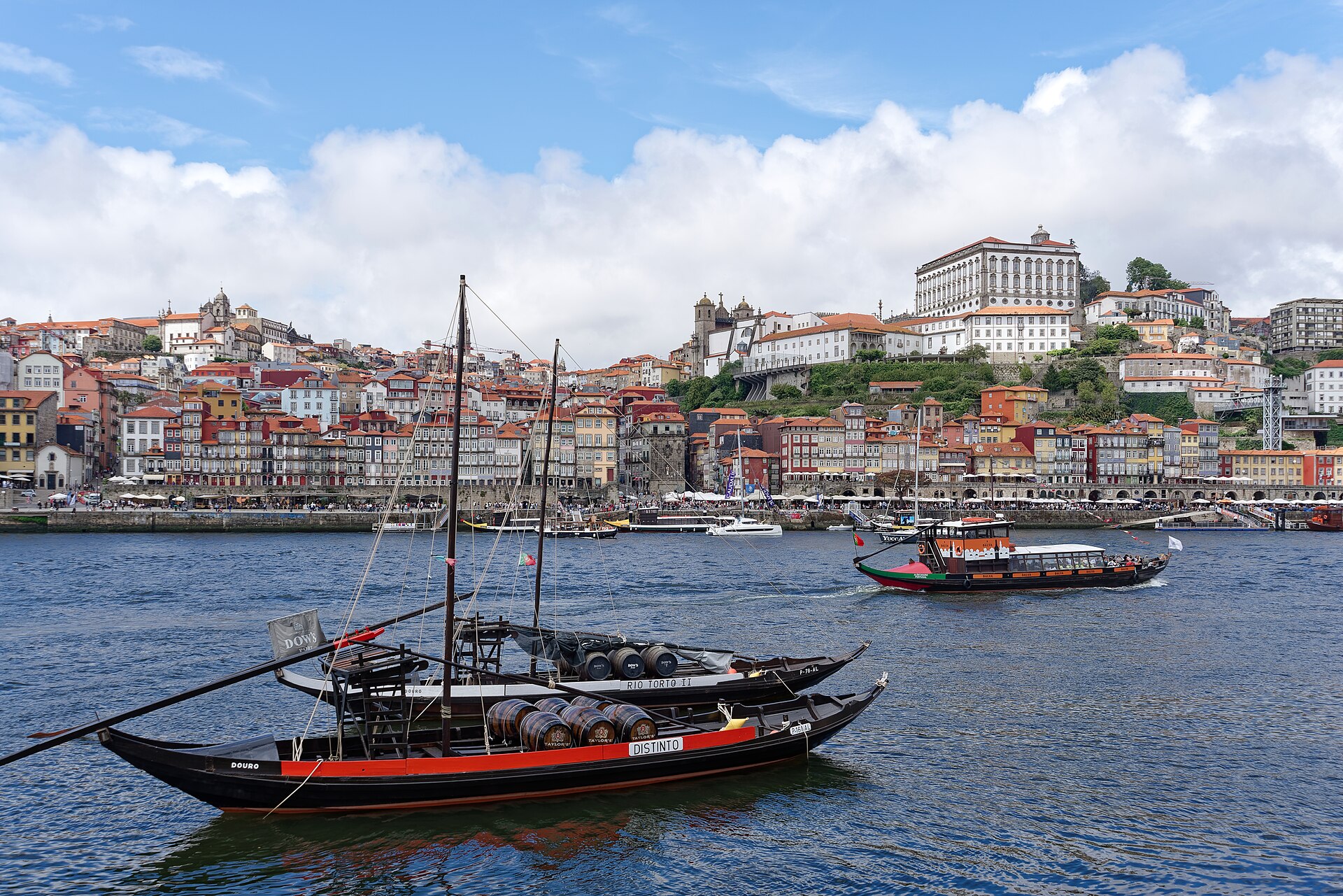 Porto & Douro: Cellars, Tiles & Table Wine — photo 2