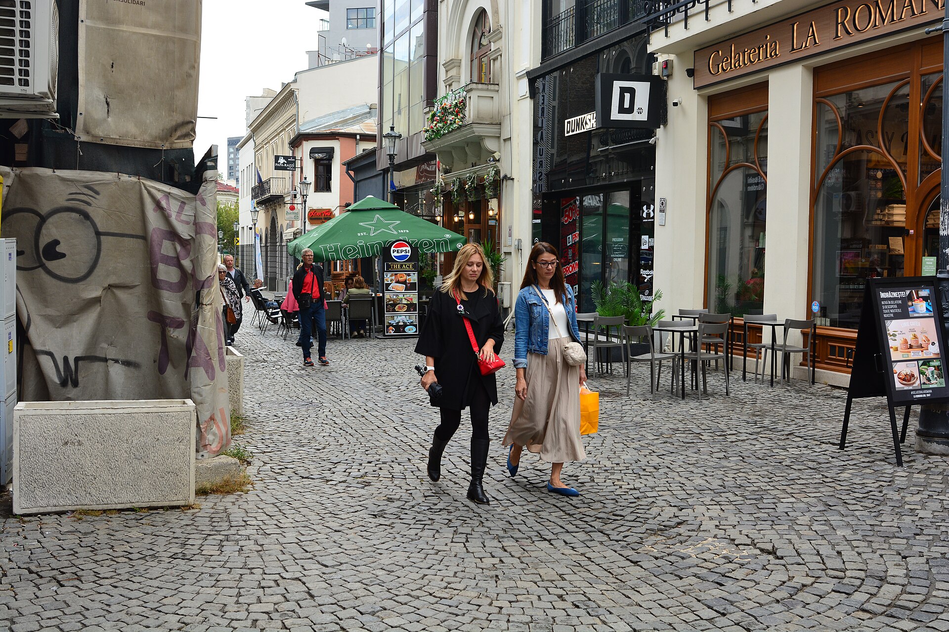 Bucharest After Dark — Lipscani Old Town