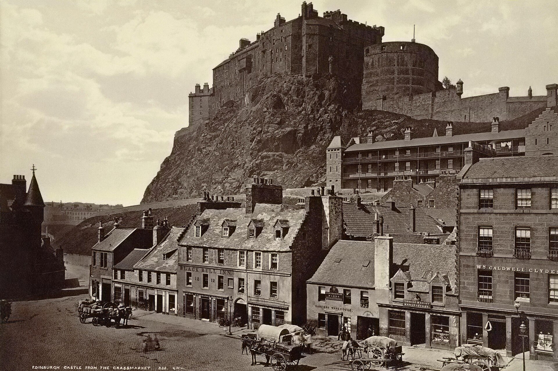 Edinburgh Festival Nights & Old Town Buzz — Edinburgh Castle