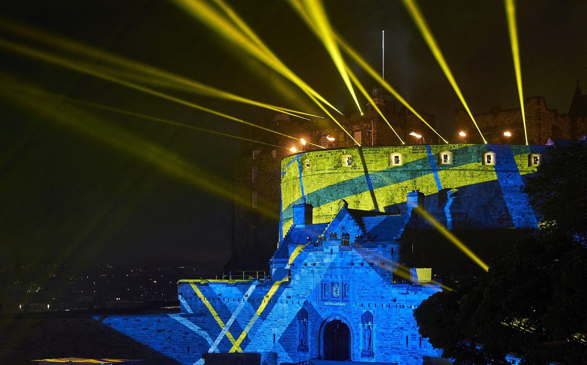 Edinburgh Festival Nights & Old Town Buzz — photo 5